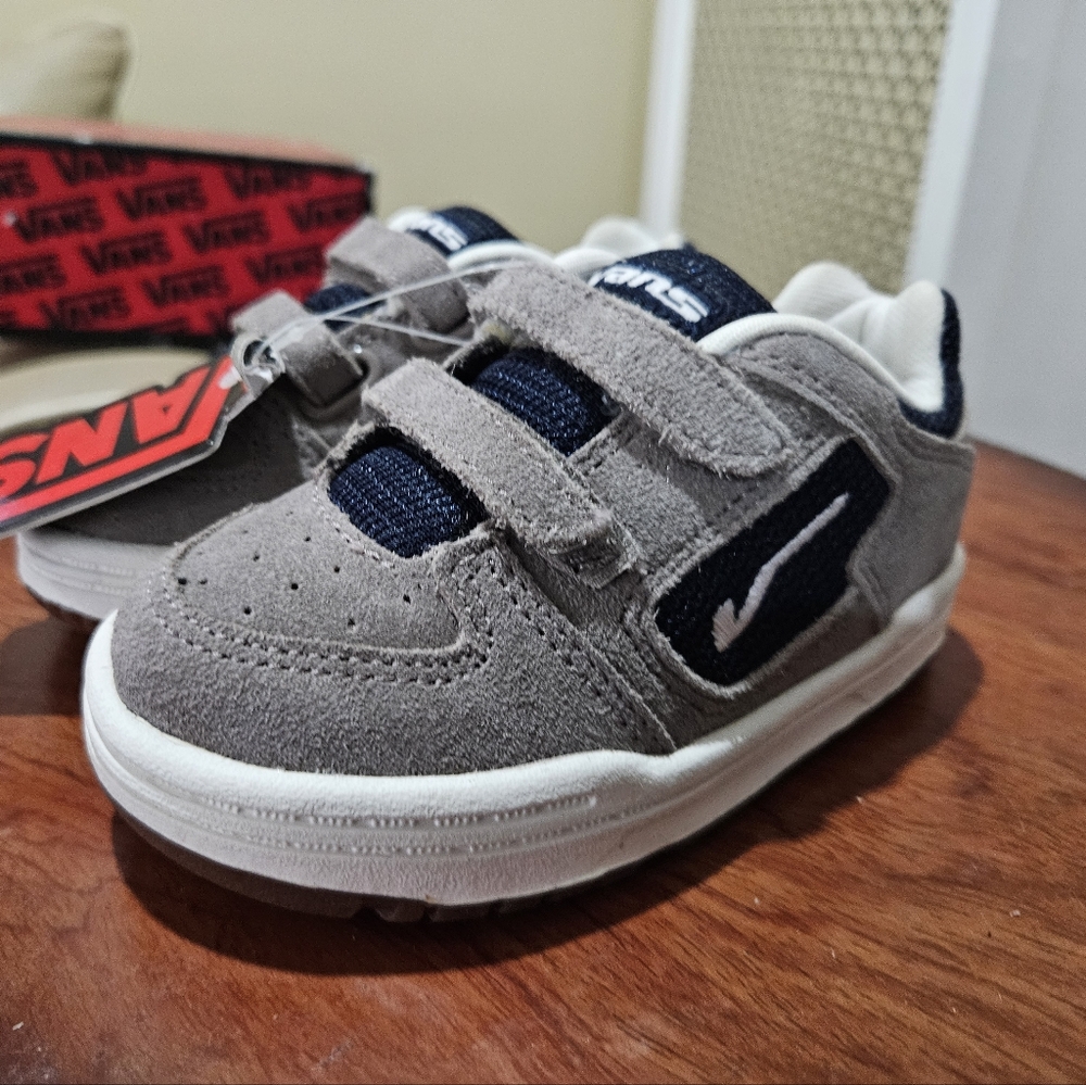 VANS - Picture 2 of 6